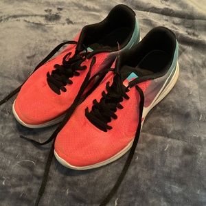 NIKE Girls Sneakers!